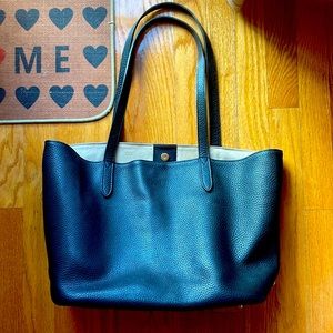 GIGI New York bag, perfect fall Black Tote